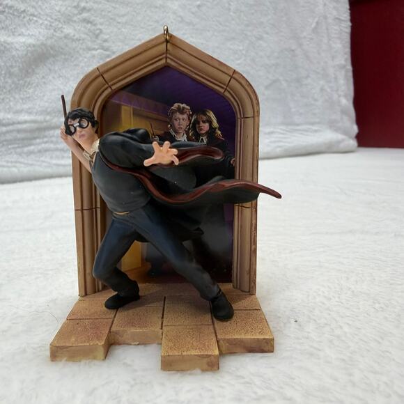 2006 Hallmark Keepsake Ornament Harry Potter Creeping Along The Corridors - Picture 2 of 4